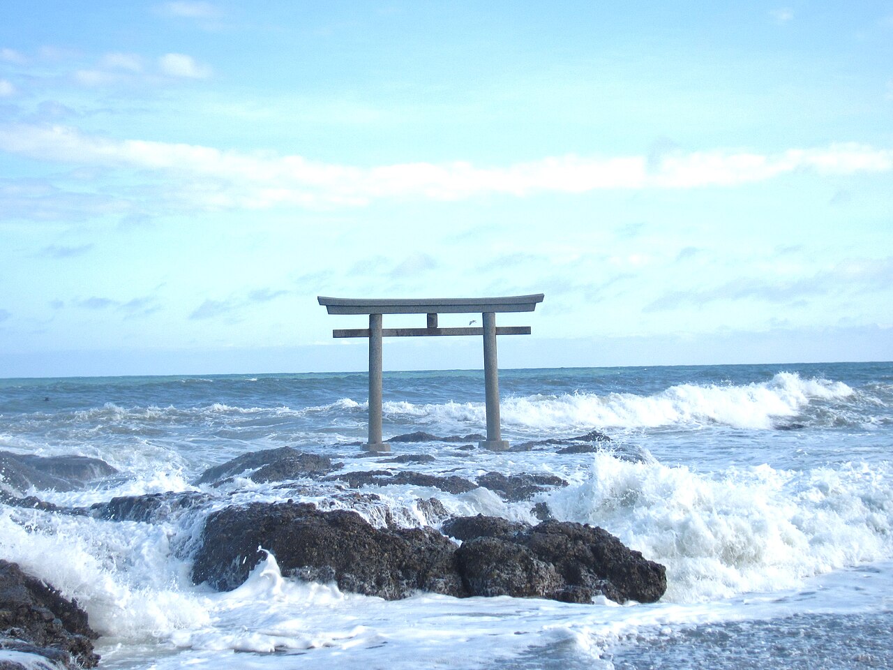 大洗磯前神社の神磯の鳥居の実写写真